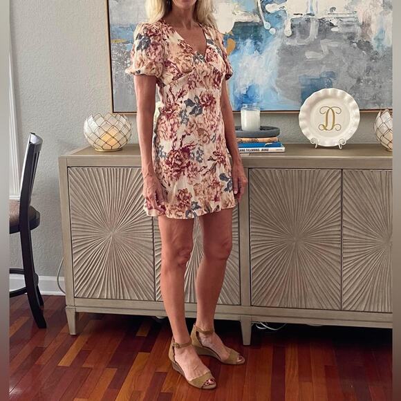 H&M Burgundy Floral Viscose Mini Dress Puff Sleeves Fall V Neck Spring Easter - Picture 1 of 7